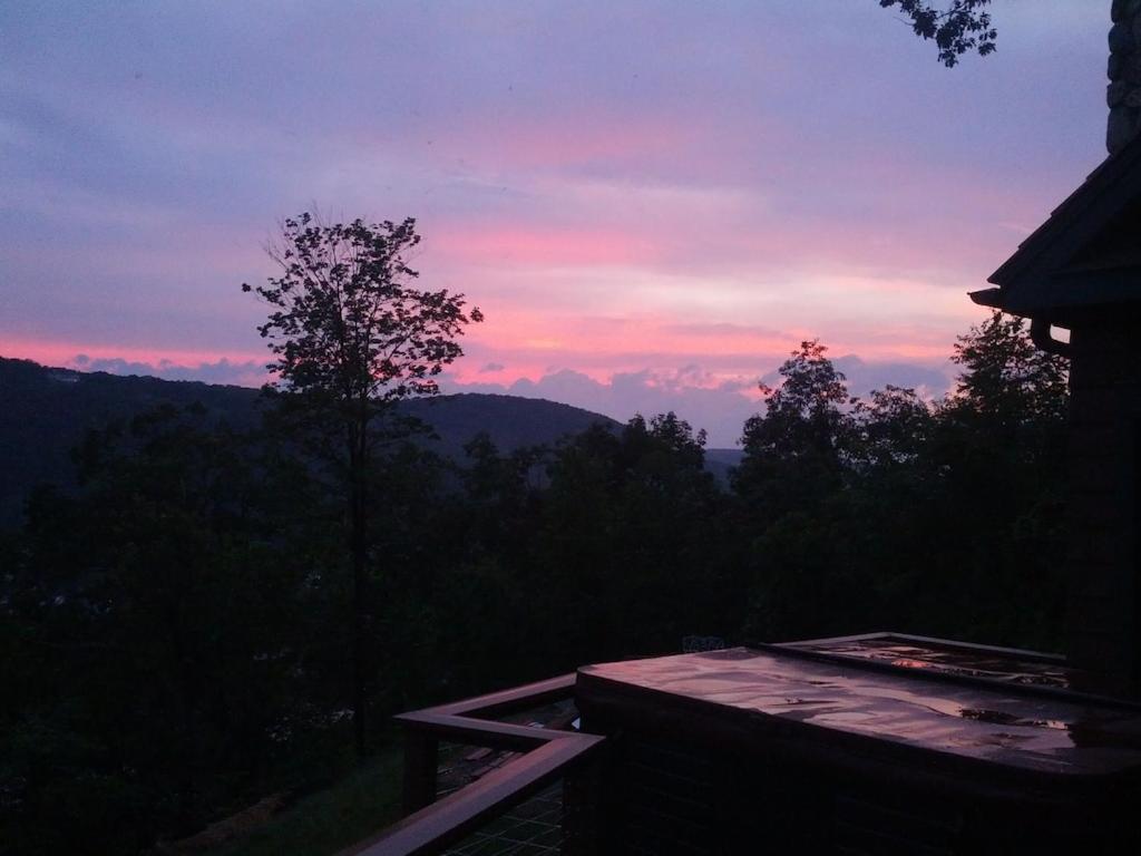 Hot Tub (Jacuzzi) - Photo 2