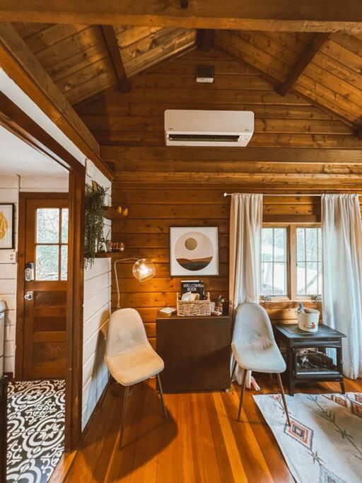 The Little Lake Cabin - Image 4