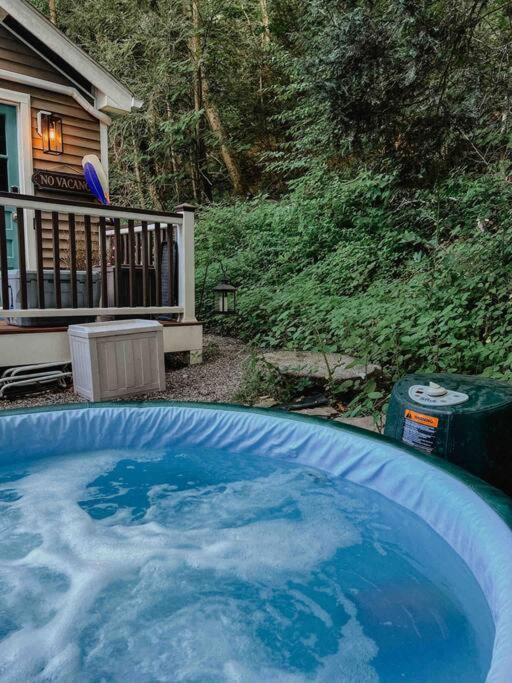 The Little Lake Cabin