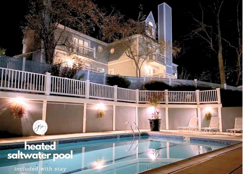 Cozy Villa 3 mins to Mohegan- Fully Stocked with King Bed & Fireplace- Jacuzzi, Saltwater Pools, Sauna - Image 4