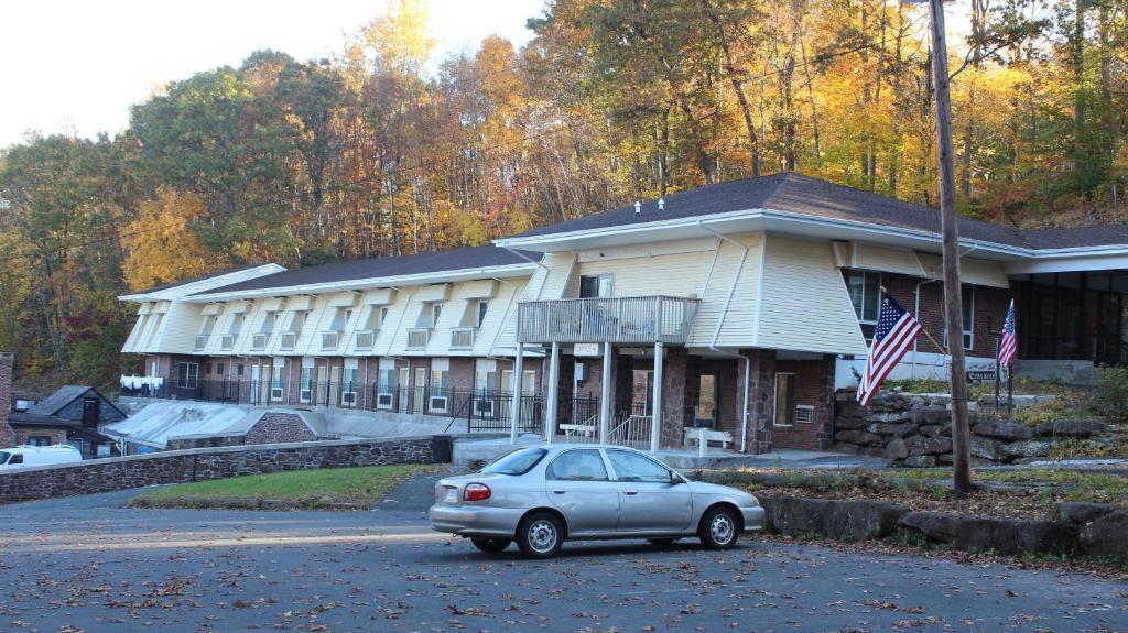 Passport Inn and Suites - Middletown - Image 5