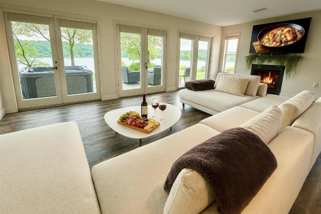 River Front Home Good for Family and Groups