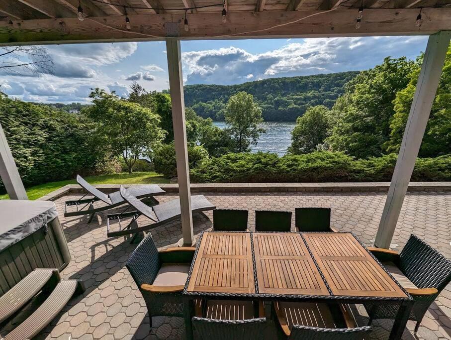 Hot Tub (Jacuzzi) - Photo 3