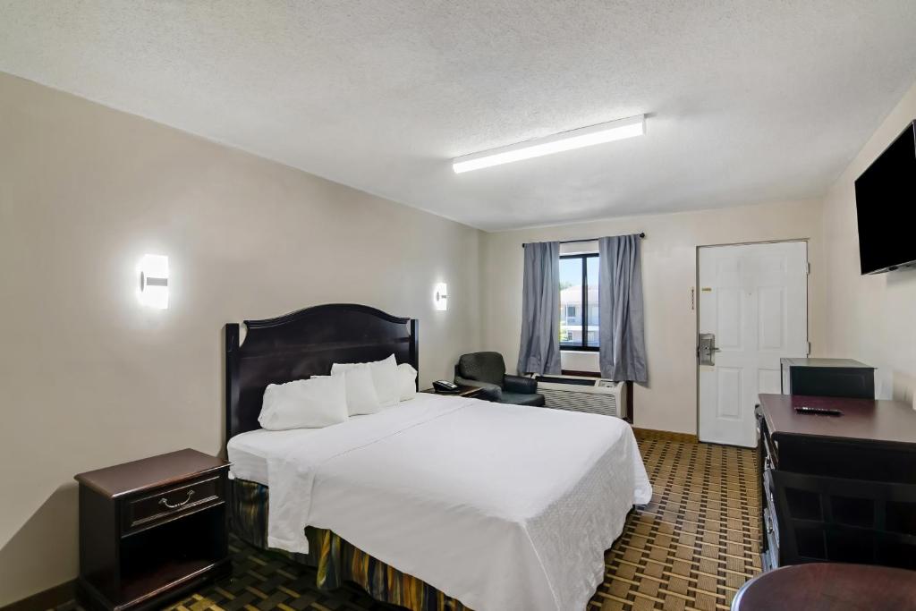 Americas Best Value Inn Torrington, CT - Image 5