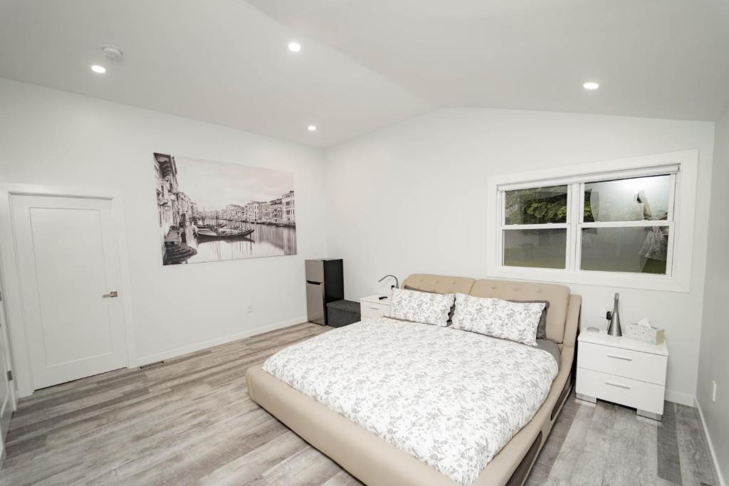 Modern home with a private Heated pool and jacuzzi - Image 6