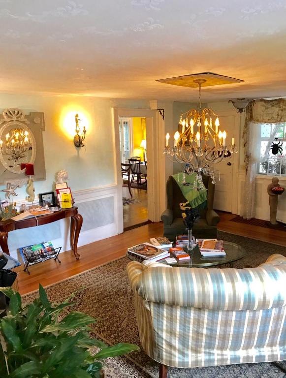 Scranton Seahorse Inn - Image 7