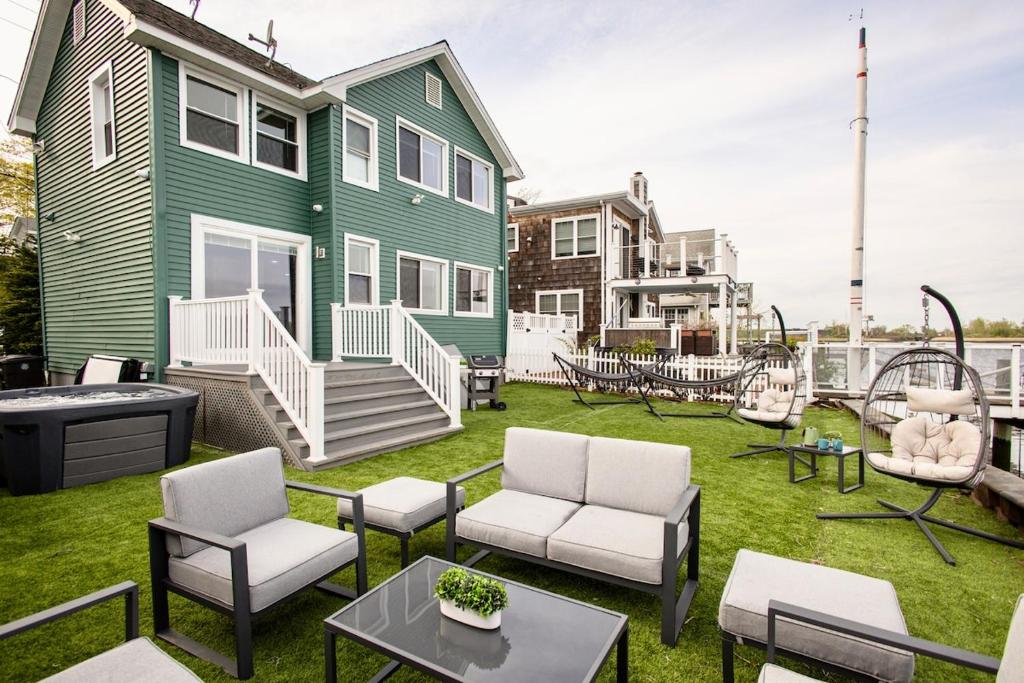 Hot Tub (Jacuzzi) - Photo 2