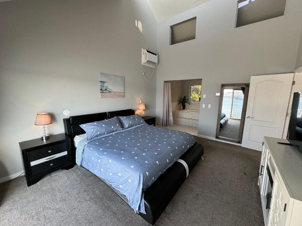 Spectacular home with a amazing ocean - river view