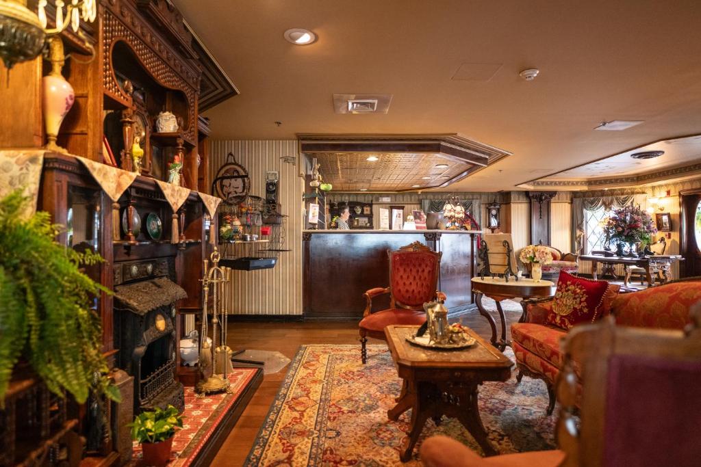 Boardwalk Plaza Hotel - Image 8