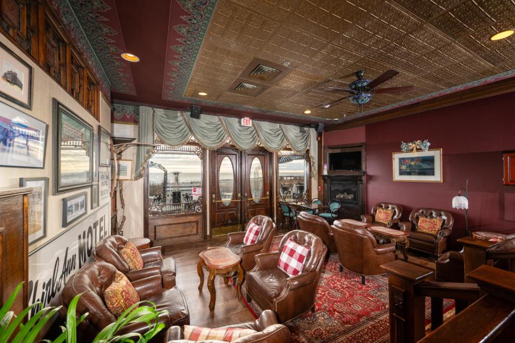 Boardwalk Plaza Hotel - Image 6