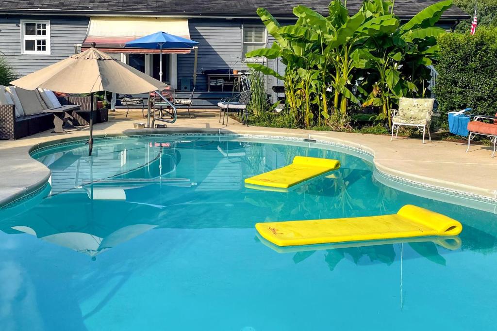 Family Home with Private Pool and Hot Tub in Lewes - Image 4