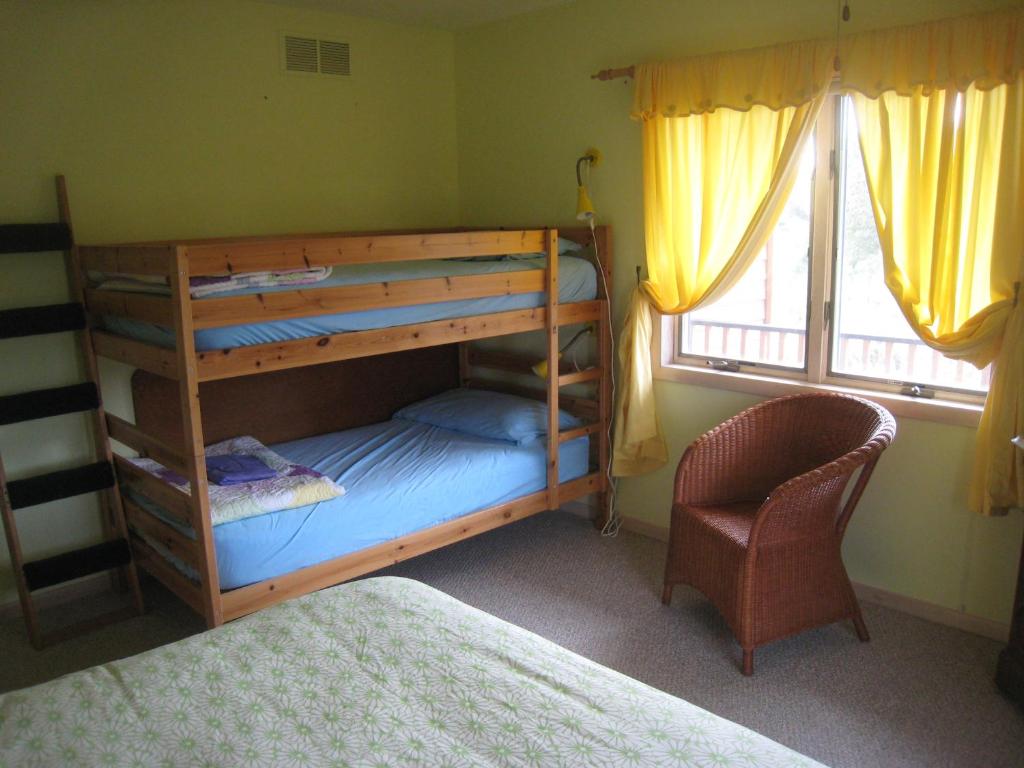 Family Vacation Home - Stunning Views across Salt Pond - Image 5