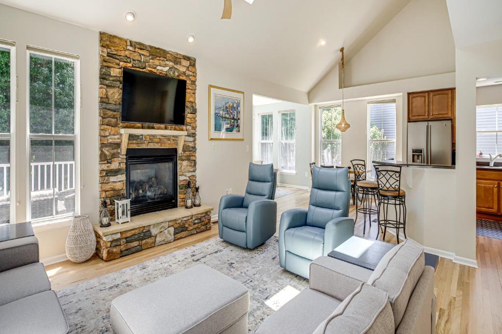 Deck, Hot Tub and Resort Amenities Ocean View Gem - Image 6