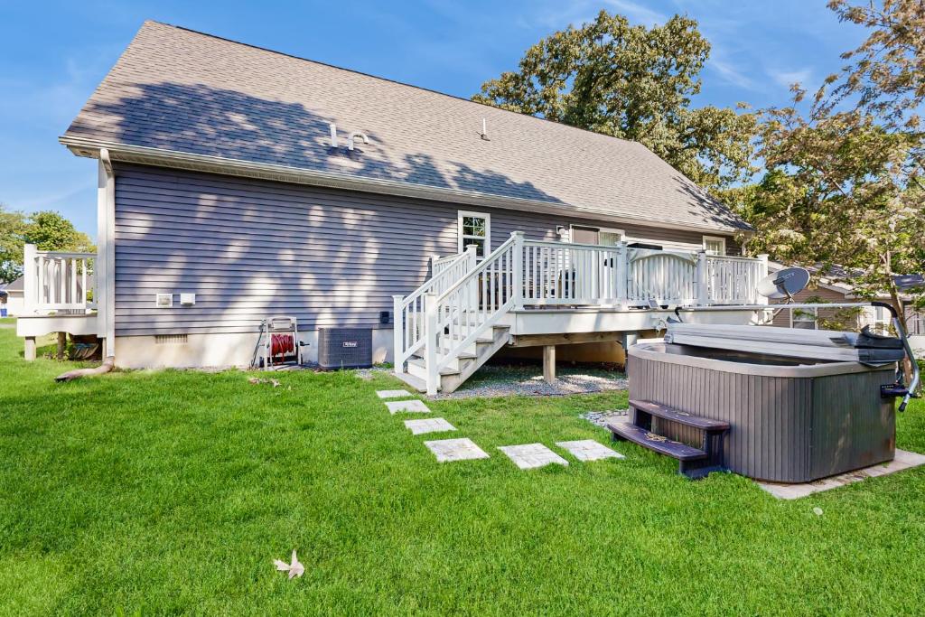 Hot Tub (Jacuzzi) - Photo 2