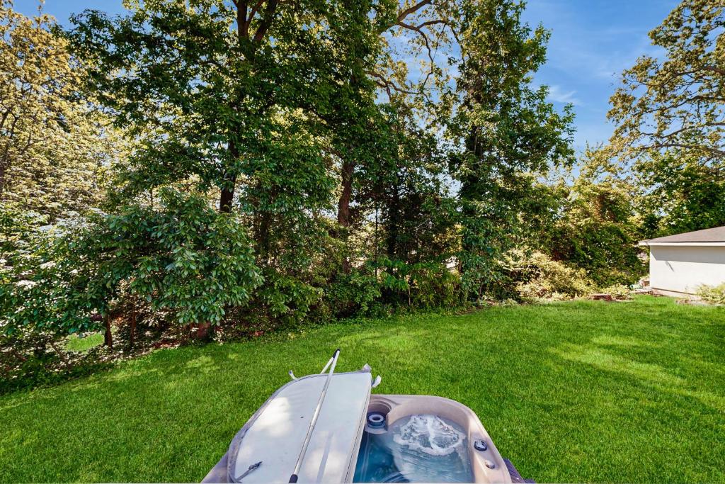 Hot Tub (Jacuzzi) - Photo 3