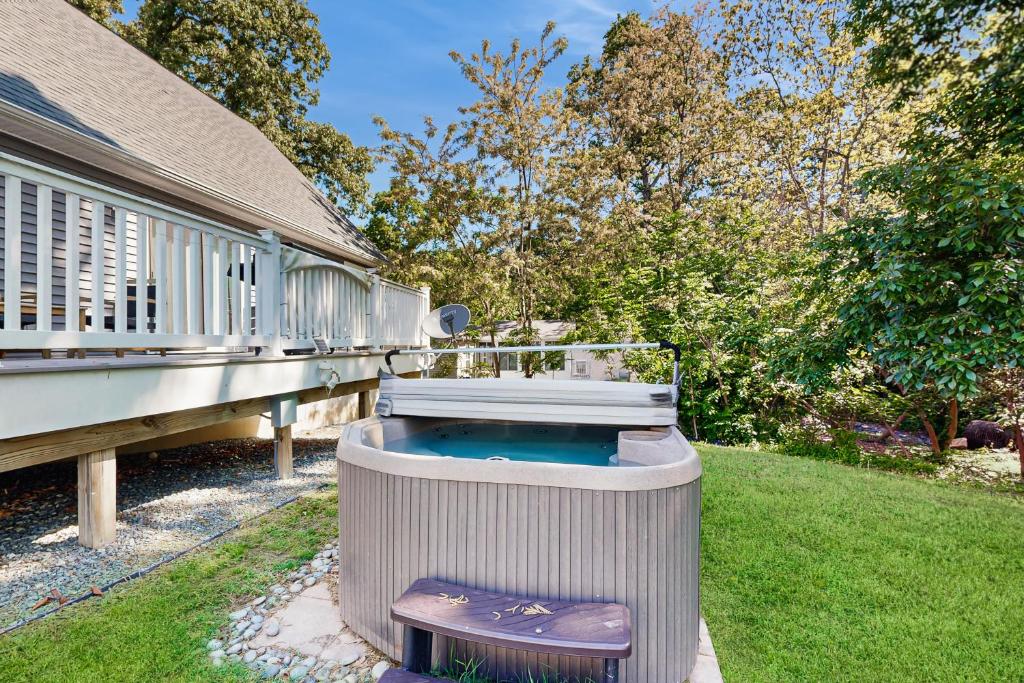 Hot Tub (Jacuzzi) - Photo 4