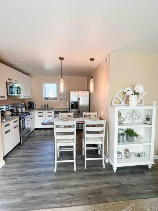 Rehoboth getaway/HotTub/EV/2bd/3.7mi beach/outlets - Image 4