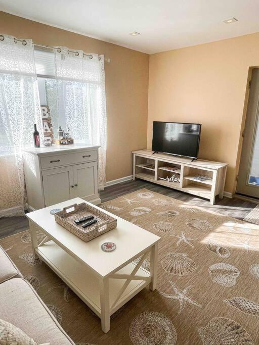 Rehoboth getaway/HotTub/EV/2bd/3.7mi beach/outlets - Image 5