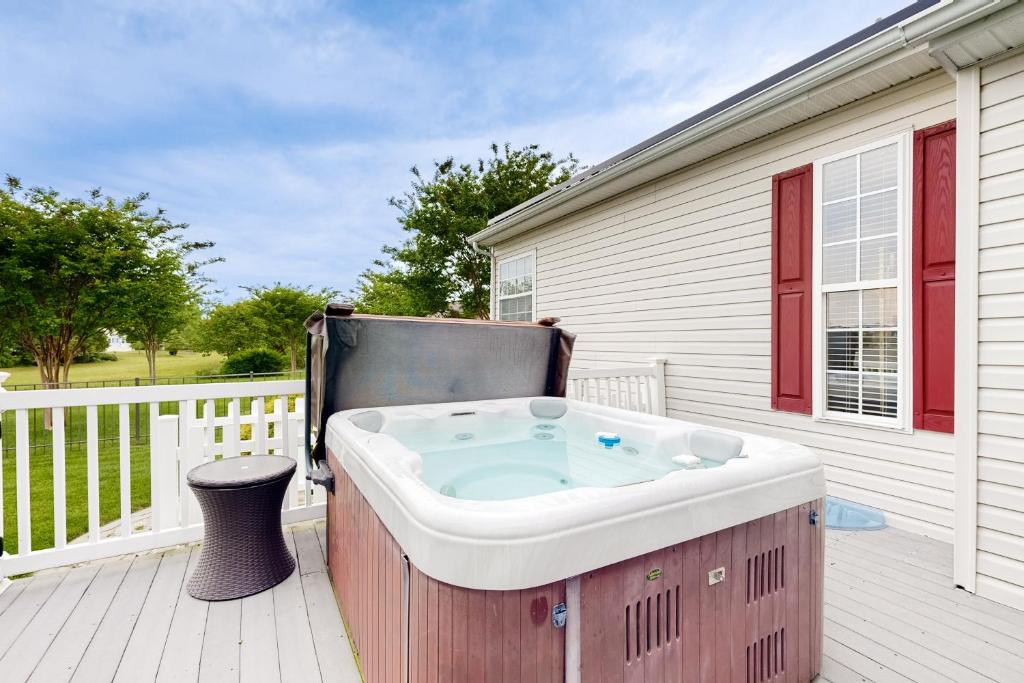 Hot Tub (Jacuzzi) - Photo 4
