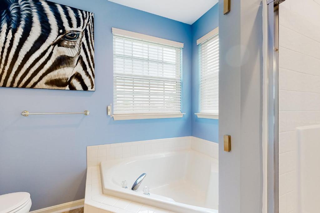 Hot Tub (Jacuzzi) - Photo 3