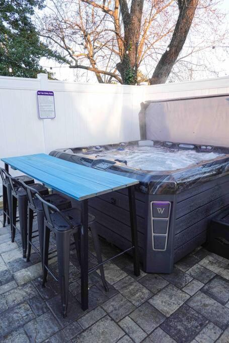 Hot Tub (Jacuzzi) - Photo 3