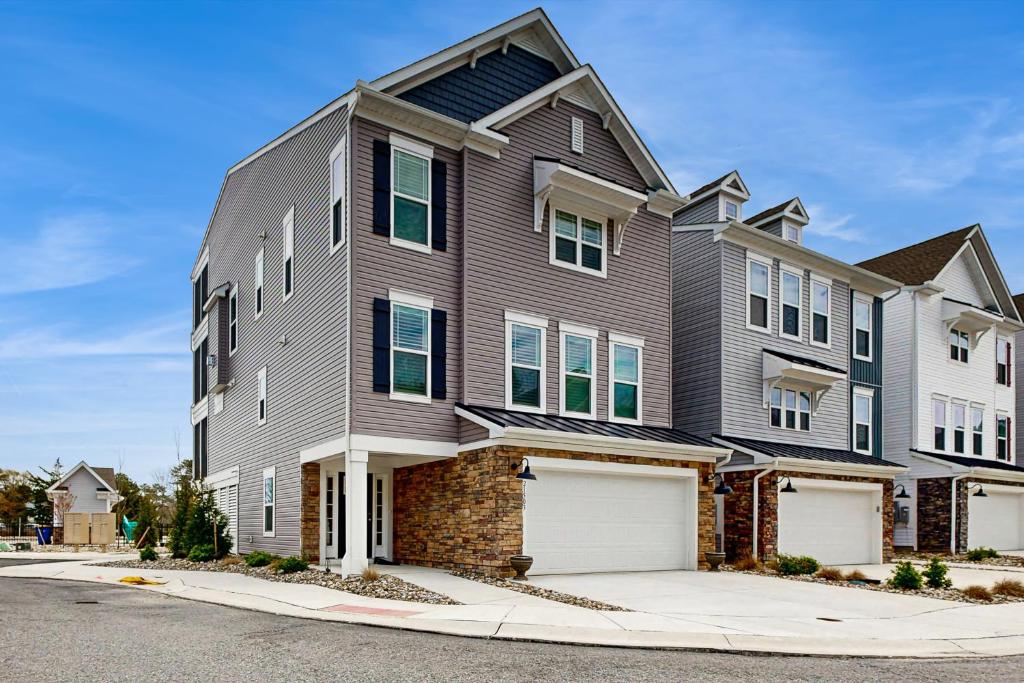 Oyster House Village --- 21503 Helm St - Image 7