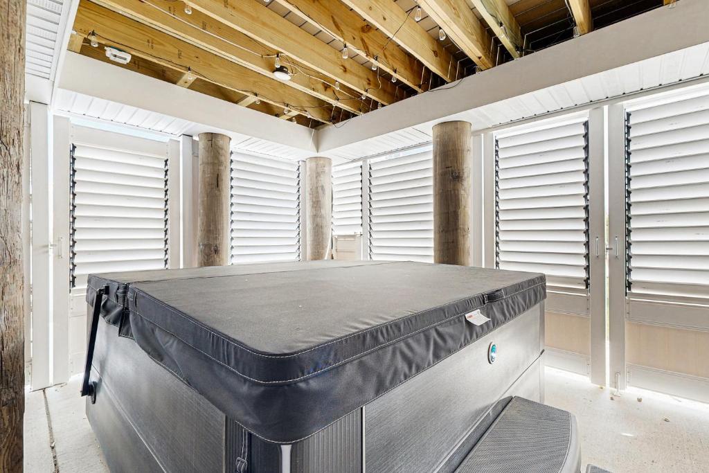 Hot Tub (Jacuzzi) - Photo 2