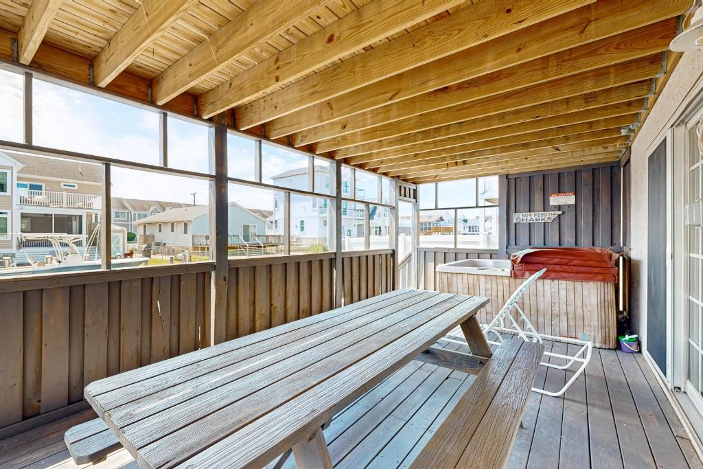 Hot Tub (Jacuzzi) - Photo 3