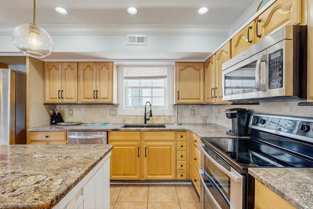 Edgewater Acres --- 39157 Garfield Ave - Image 4