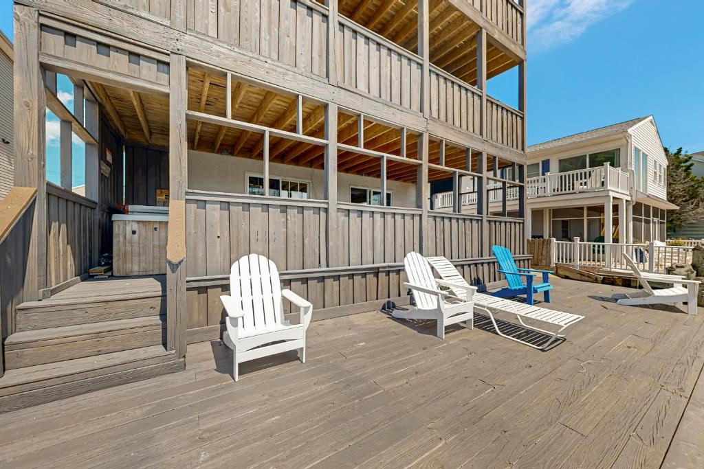 Edgewater Acres --- 39157 Garfield Ave