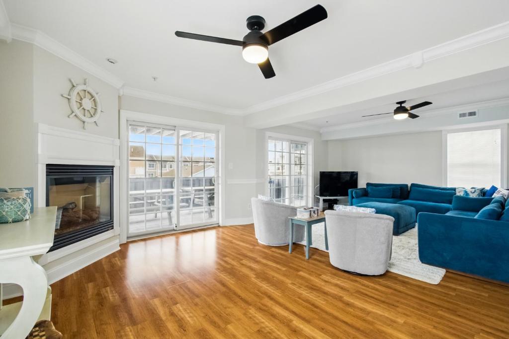 Edgewater Acres --- 39157 Garfield Ave