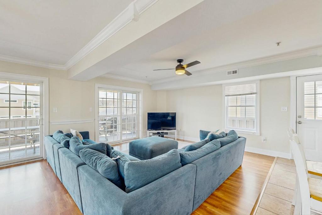 Edgewater Acres --- 39157 Garfield Ave - Image 5