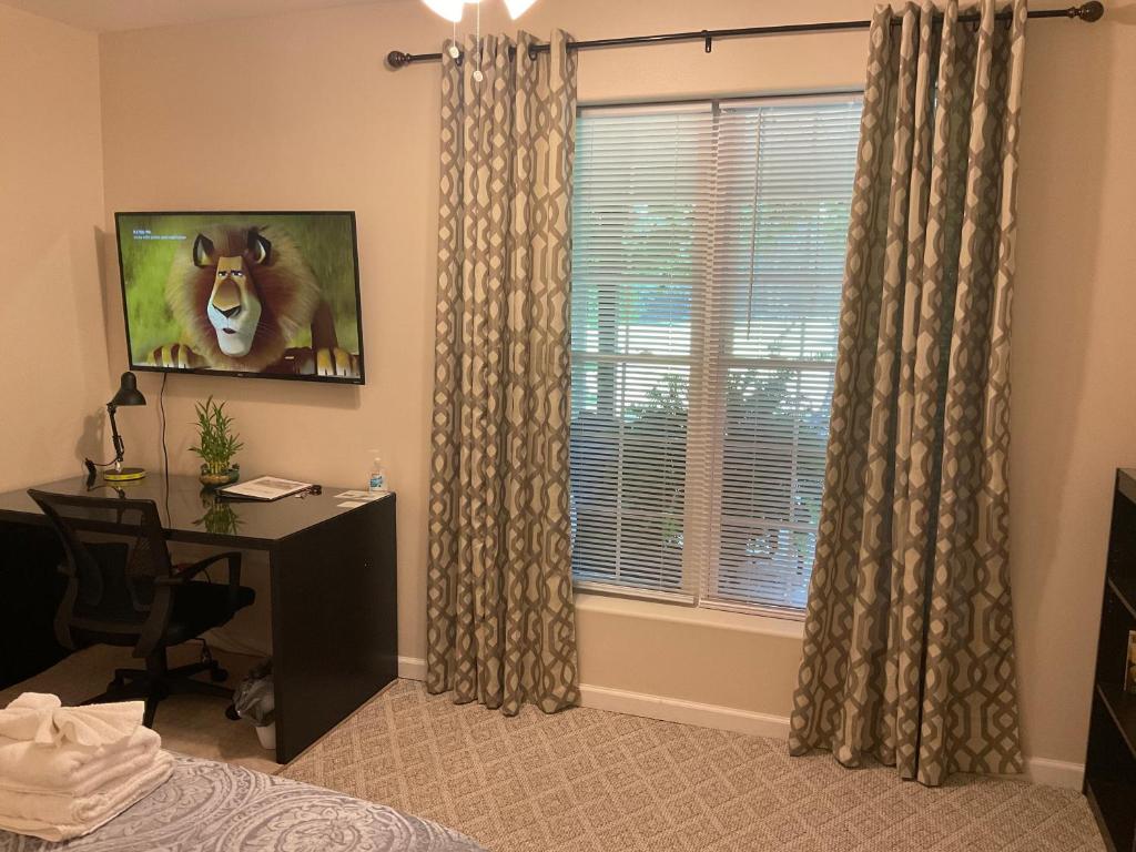 Whispering Oak Mansion - Image 5