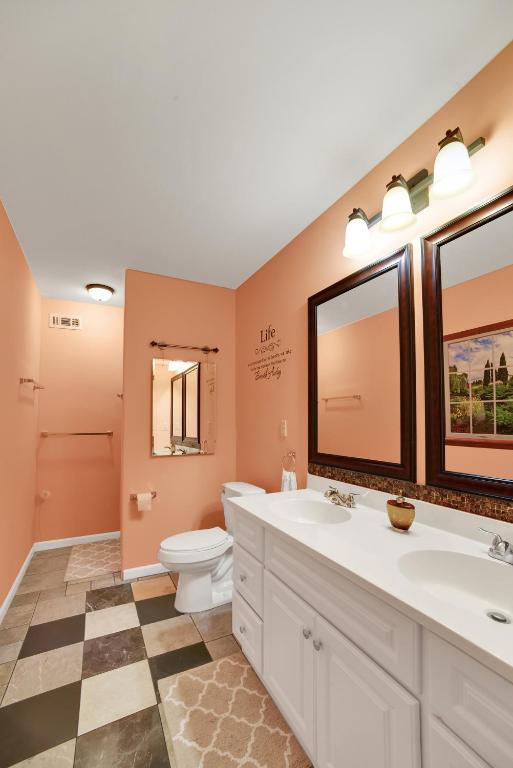 Whispering Oak Mansion - Image 8