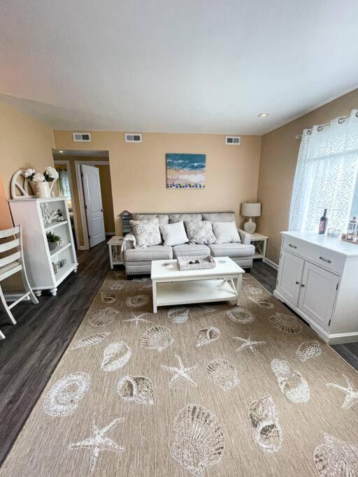 Family Paradise! HotTub/EV/4bd3ba/3.7mi to beach - Image 7