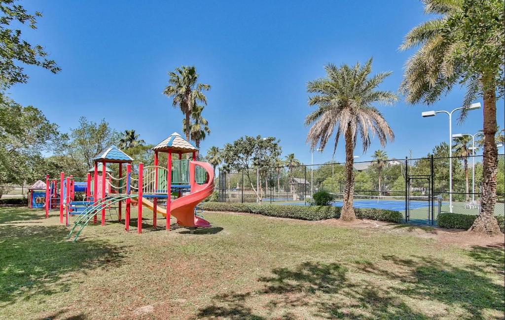 1215 A Slice of Heaven - Destin! Pool View! - Image 6