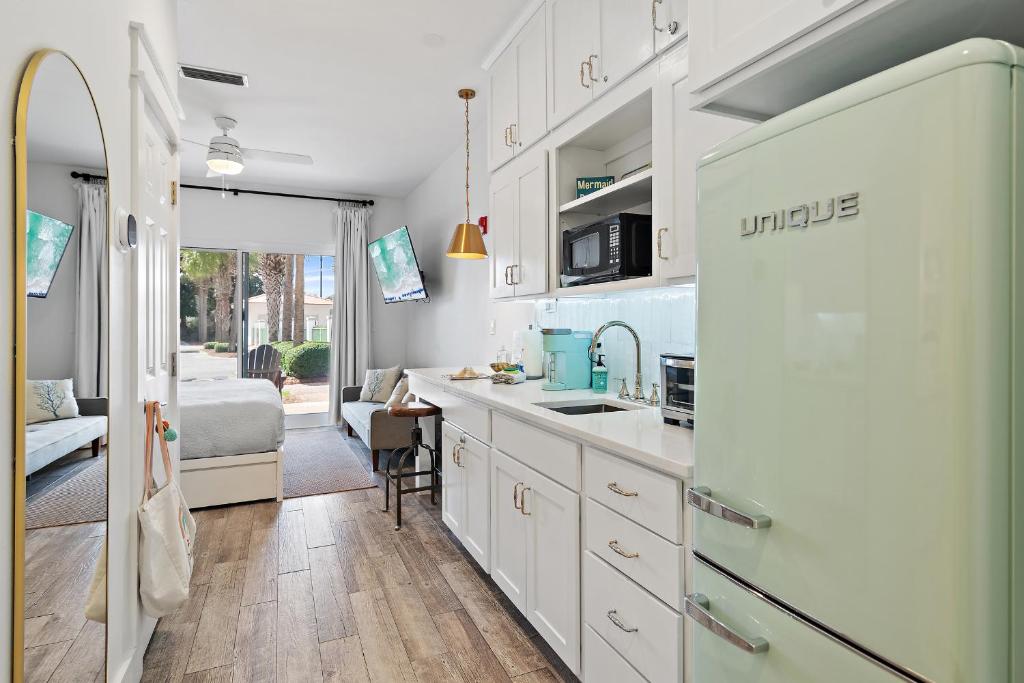 30A Rosemary-Alys Beach-5min Walk to Beach- Sleeps 3 - Image 5