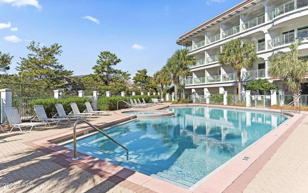 Hot Tub (Jacuzzi) - Photo 2