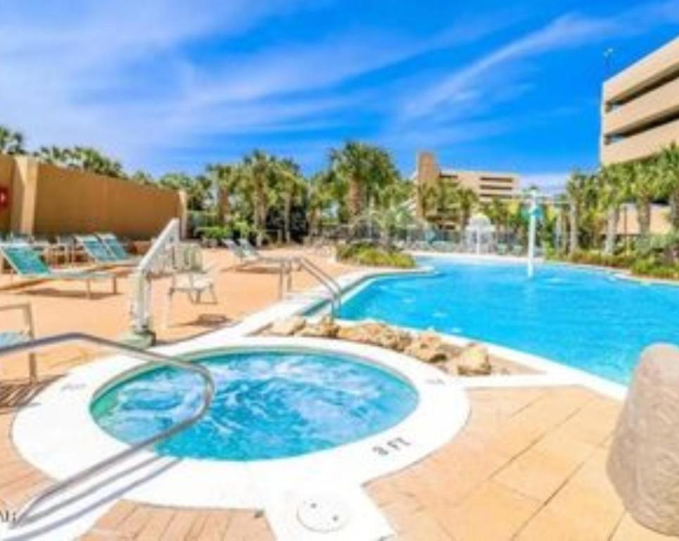 Hot Tub (Jacuzzi) - Photo 2