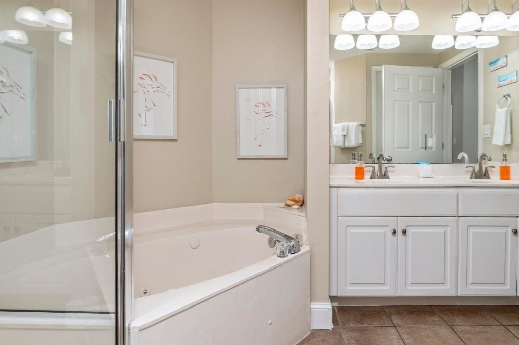 Hot Tub (Jacuzzi) - Photo 4