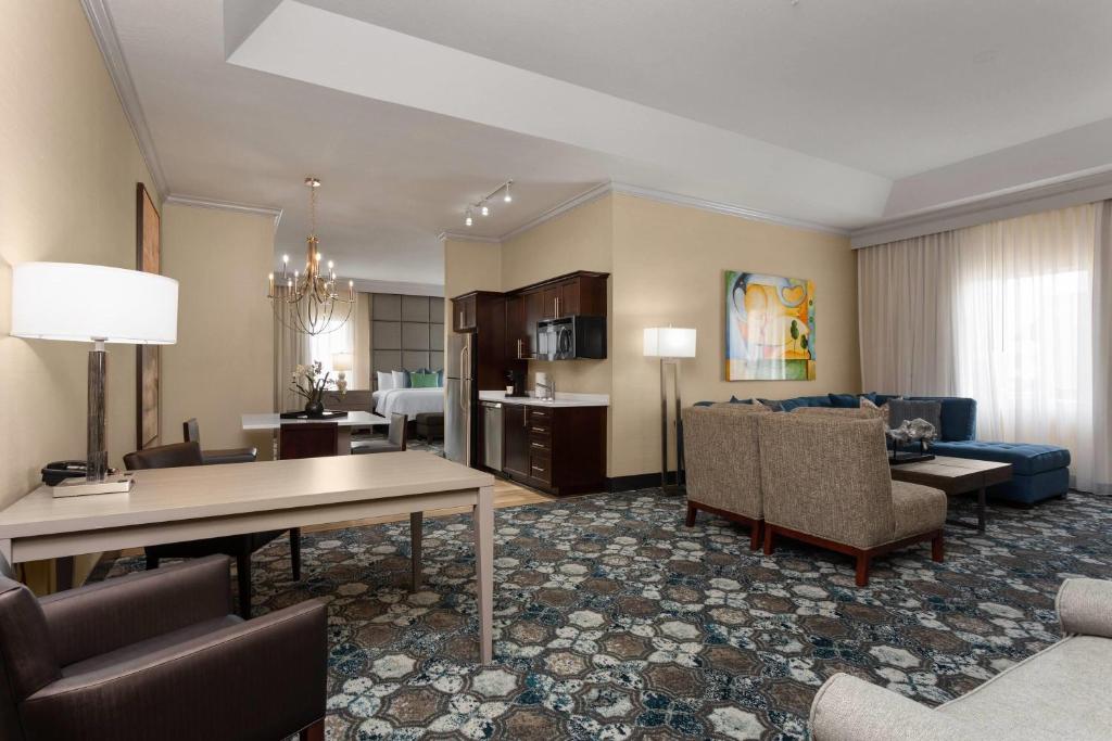 Hawthorn Extended Stay by Wyndham West Palm Beach - Image 7