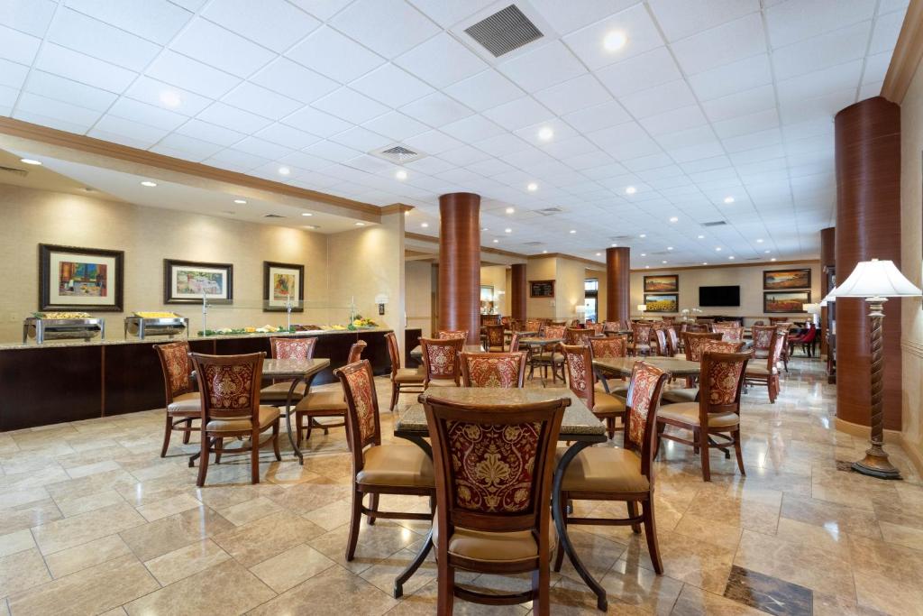 Hawthorn Extended Stay by Wyndham West Palm Beach - Image 5