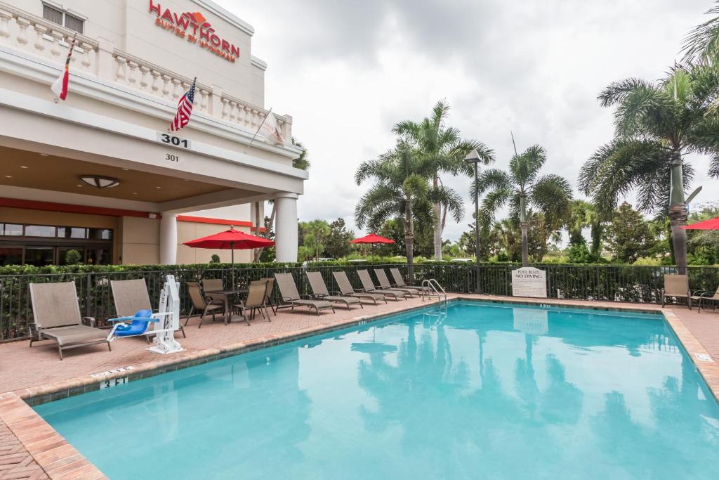 Hawthorn Extended Stay by Wyndham West Palm Beach - Image 4