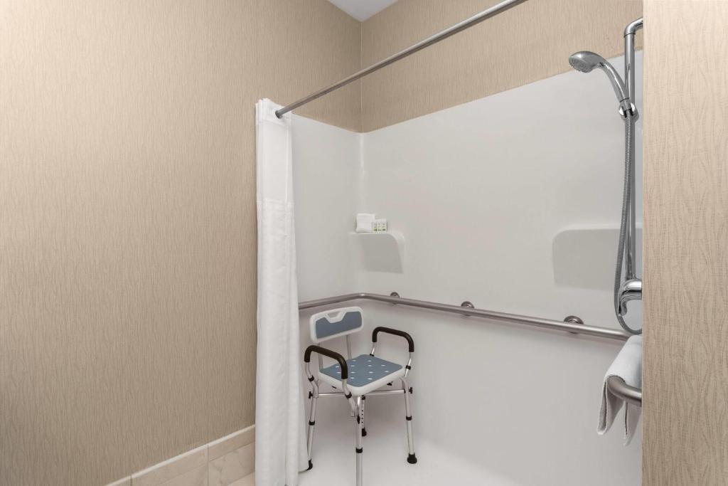 Hawthorn Extended Stay by Wyndham West Palm Beach