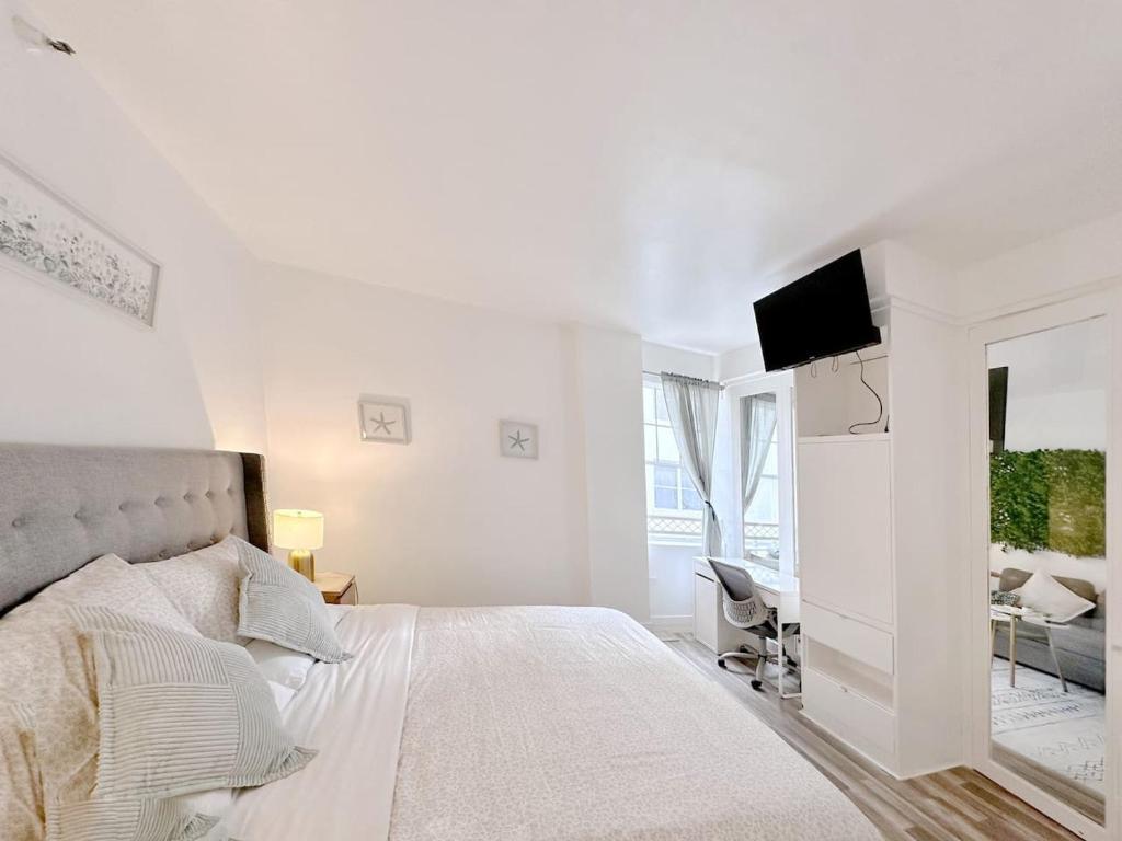 Pool and Jacuzzi. Walk to beach, South Point Pier - Image 6