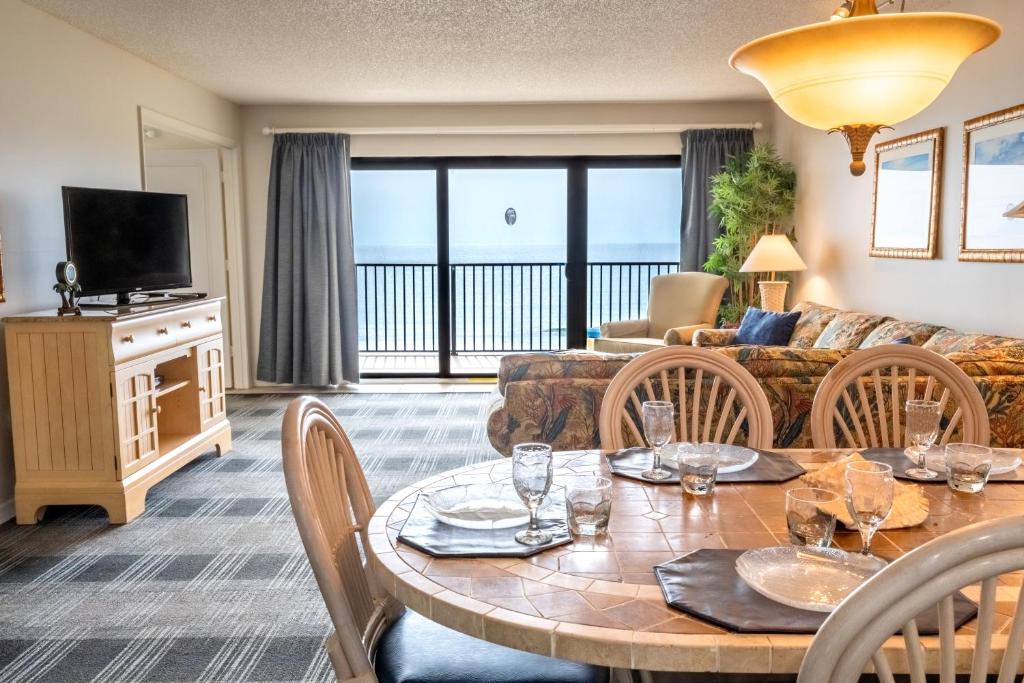 Las Olas Beach Club of Satellite Beach - Image 6