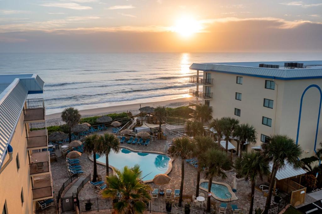 Las Olas Beach Club of Satellite Beach