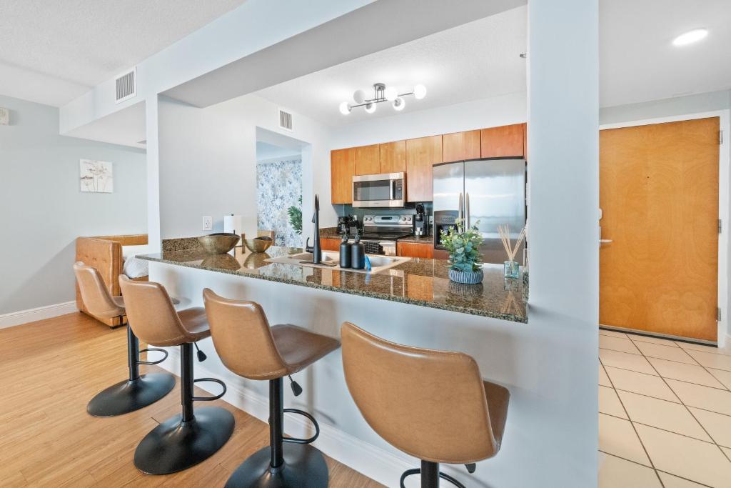 Oceanview Haven Spacious Inviting for 8 Guests - Image 4