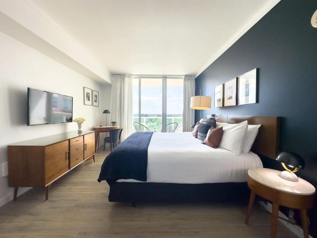 MVR King Suite Room Bay View - Image 5