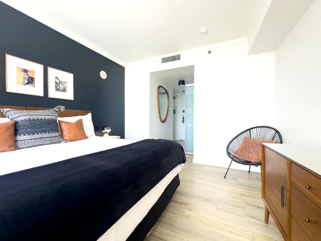 MVR King Suite Room Bay View - Image 6